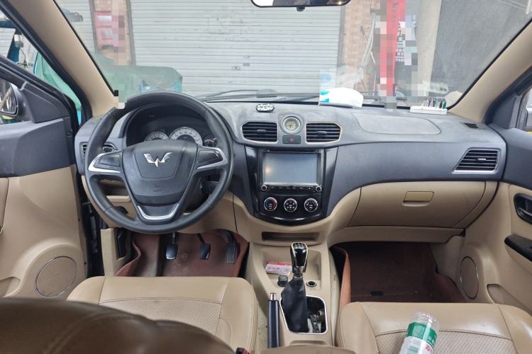 Used Wuling Hongguang 2013 1.5L S Comfort Model Center Console
