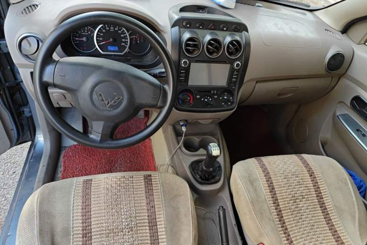 Used Wuling Hongguang 2013 1.5L Comfort Model Center Console