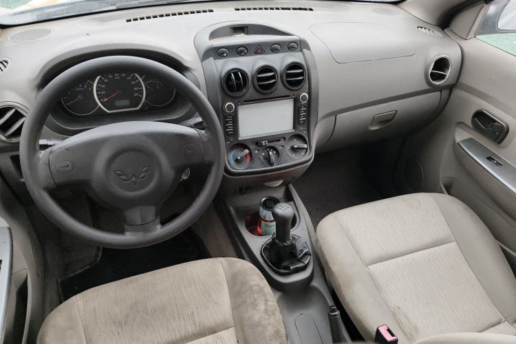 Used Wuling Hongguang 2013 1.5L Base Version Center Console