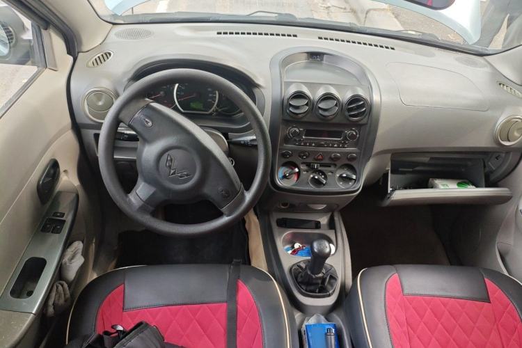 Used Wuling Hongguang 2013 1.5L Base Version Center Console