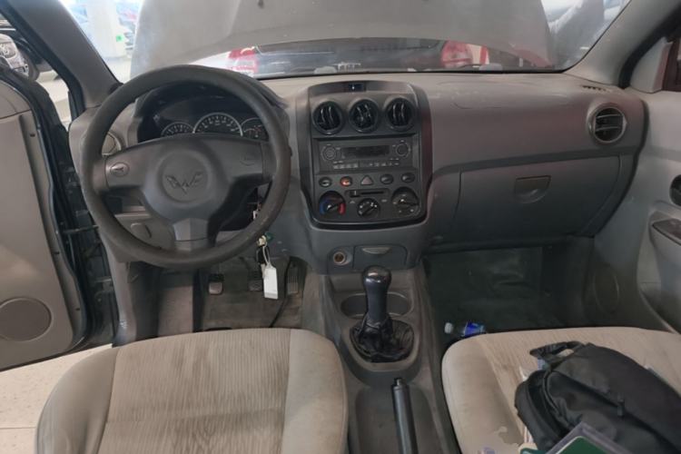 Used Wuling Hongguang 2013 1.5L Base Version Center Console