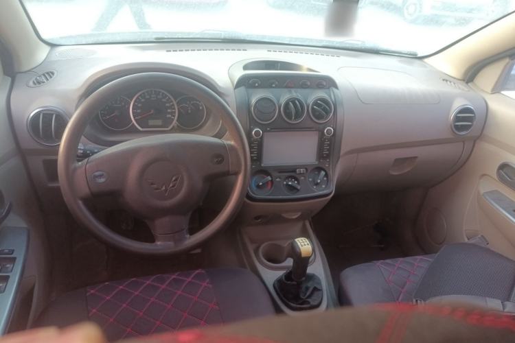 Used Wuling Hongguang 2013 1.5L Standard Version Center Console