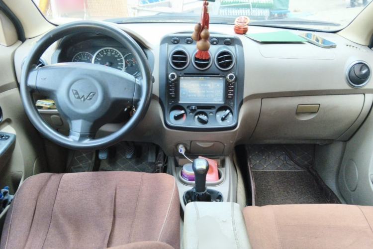 Used Wuling Hongguang 2013 1.5L Standard Version Center Console