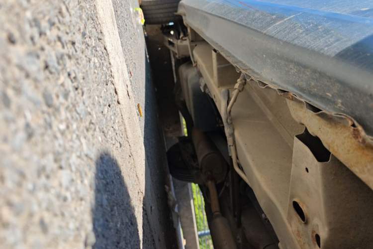Used Wuling Hongguang 2013 1.5L Comfort Model Chassis Front Right