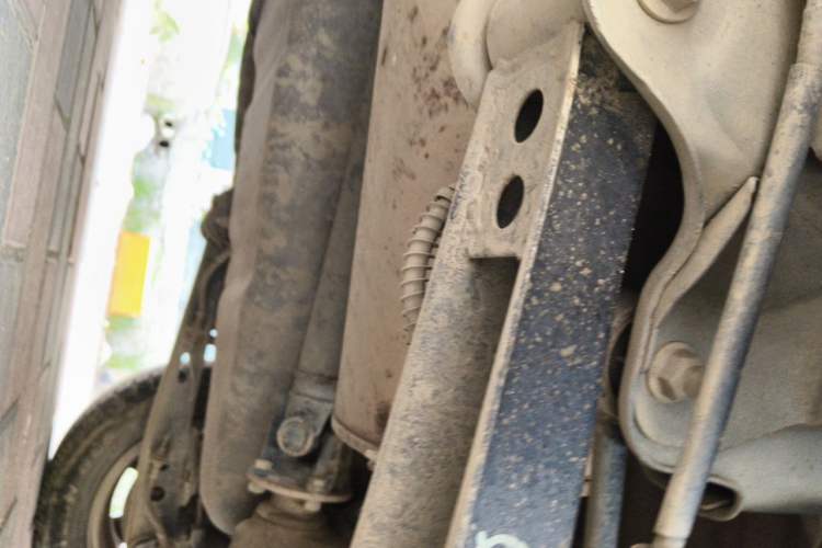 Used Wuling Hongguang 2013 1.5L Standard Version Chassis Rear Left