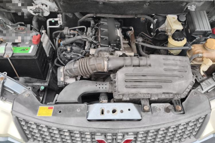 Used Wuling Hongguang 2013 1.5L Base Version Engine Bay