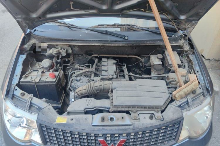 Used Wuling Hongguang 2013 1.5L Base Version Engine Bay