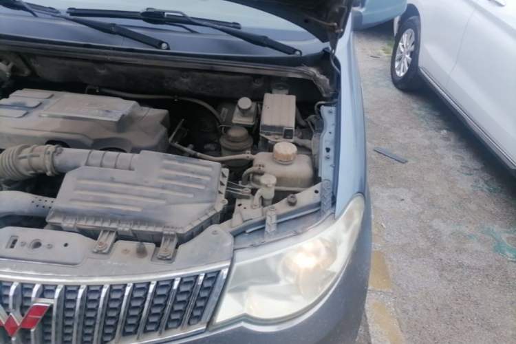Used Wuling Hongguang 2013 1.5L Luxury Model Engine Bay Left