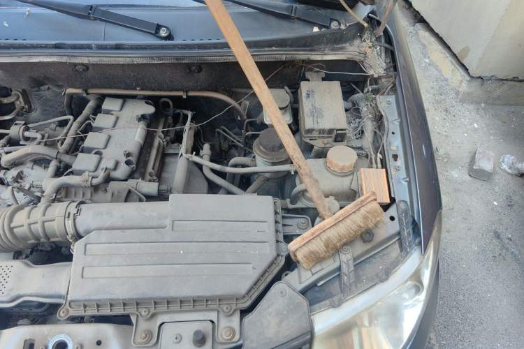 Used Wuling Hongguang 2013 1.5L Base Version Engine Bay Left