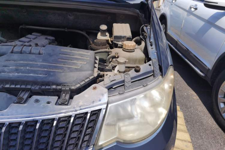 Used Wuling Hongguang 2013 1.5L Comfort Model Engine Bay Left