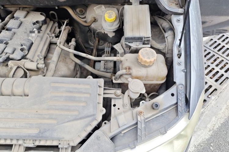Used Wuling Hongguang 2013 1.5L S Comfort Model Engine Bay Left