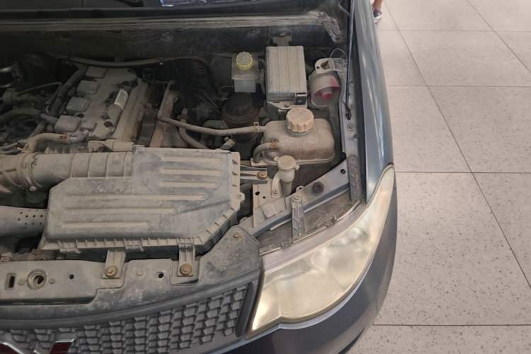 Used Wuling Hongguang 2013 1.5L Base Version Engine Bay Left