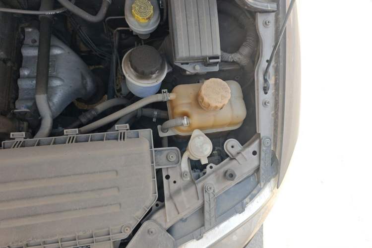 Used Wuling Hongguang 2013 1.2L S Comfort Model China IV Standard Engine Bay Left