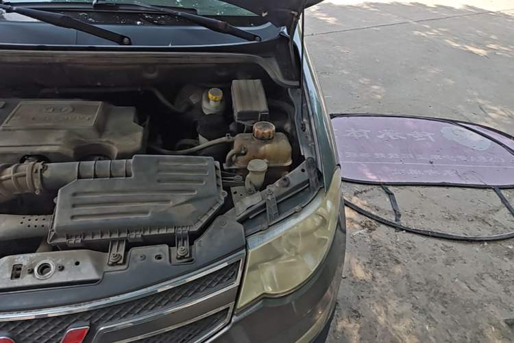 Used Wuling Hongguang 2013 1.5L S Luxury Model Engine Bay Left