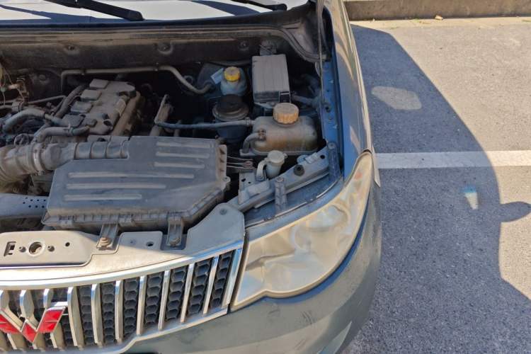 Used Wuling Hongguang 2013 1.5L Comfort Model Engine Bay Left