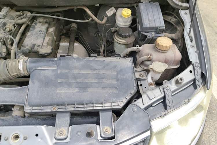 Used Wuling Hongguang 2013 1.2L S Comfort Model China IV Standard Engine Bay Left