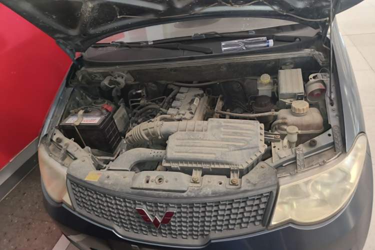 Used Wuling Hongguang 2013 1.5L Base Version Engine Bay