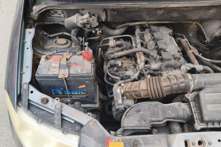 Used Wuling Hongguang 2013 1.5L Base Version Engine Bay Right