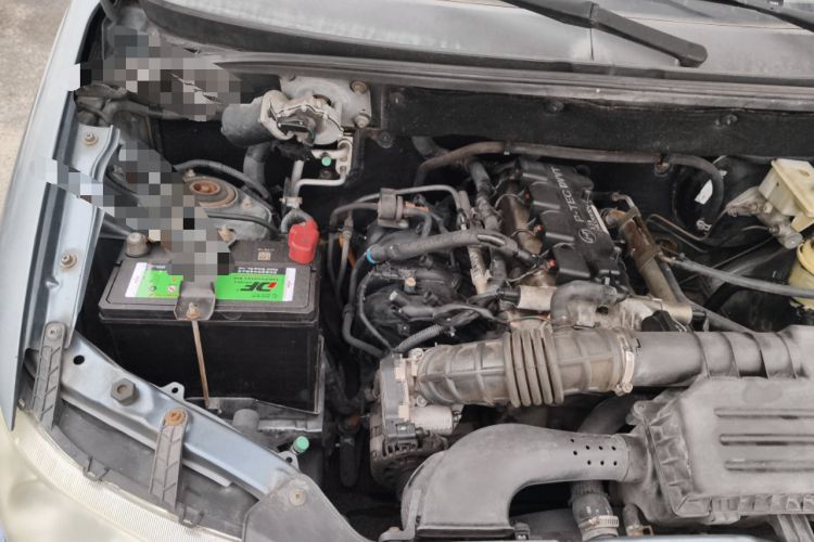 Used Wuling Hongguang 2013 1.5L Base Version Engine Bay Right