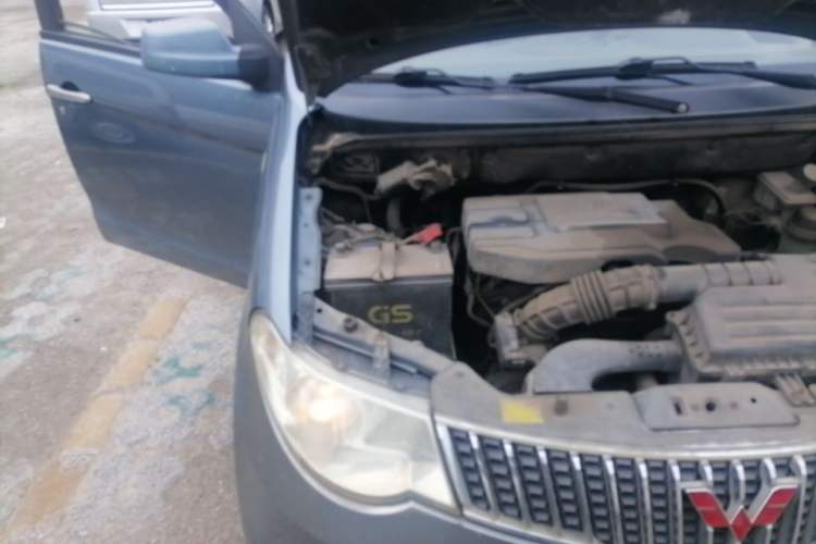 Used Wuling Hongguang 2013 1.5L Luxury Model Engine Bay Right