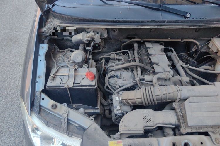 Used Wuling Hongguang 2013 1.5L Base Version Engine Bay Right