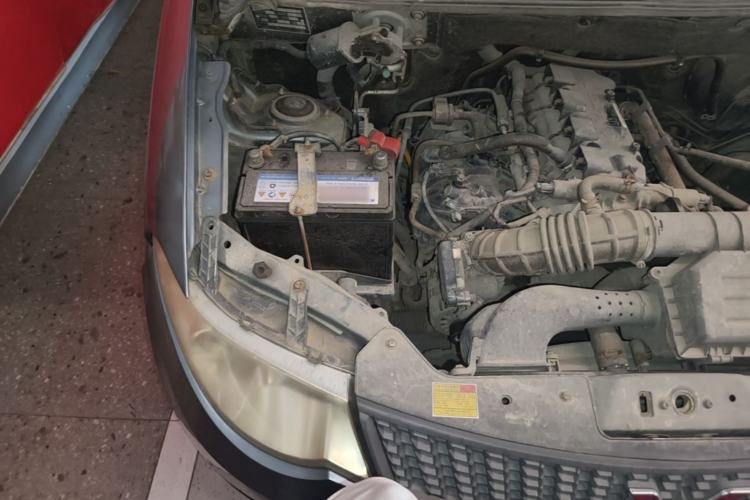 Used Wuling Hongguang 2013 1.5L Base Version Engine Bay Right
