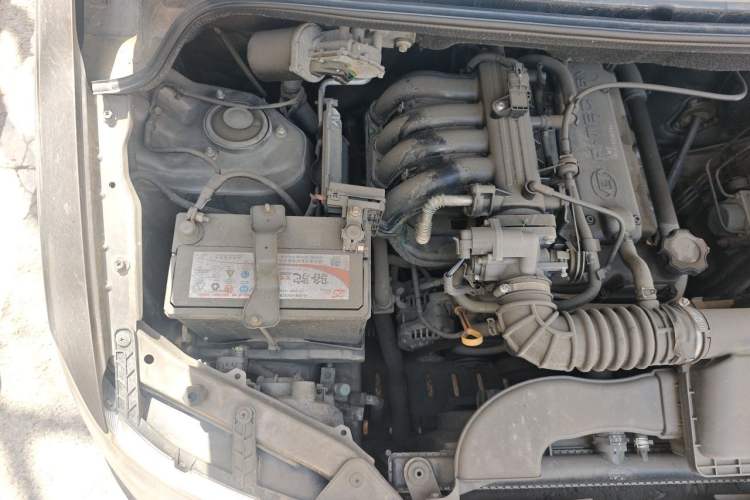 Used Wuling Hongguang 2013 1.2L S Comfort Model China IV Standard Engine Bay Right