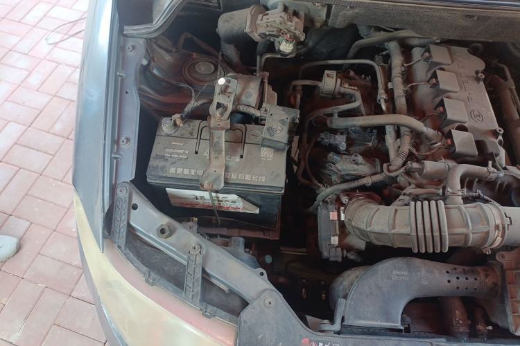 Used Wuling Hongguang 2013 1.5L Base Version Engine Bay Right