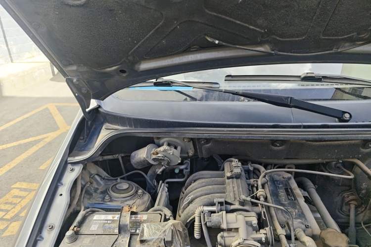 Used Wuling Hongguang 2013 1.2L S Comfort Model China IV Standard Engine Bay Right