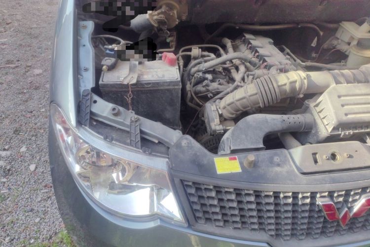 Used Wuling Hongguang 2013 1.5L Base Version Engine Bay Right