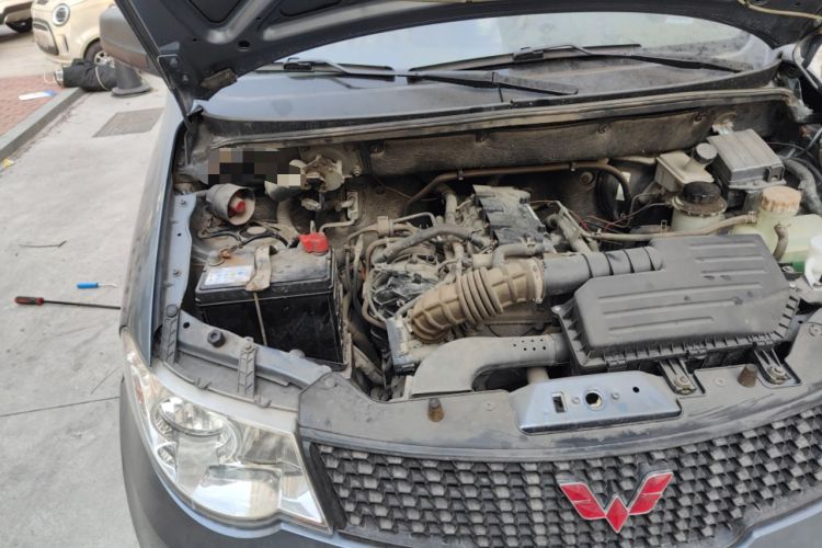 Used Wuling Hongguang 2013 1.5L Base Version Engine Bay Right