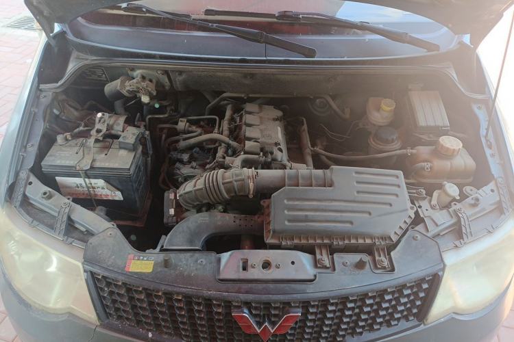 Used Wuling Hongguang 2013 1.5L Base Version Engine Bay