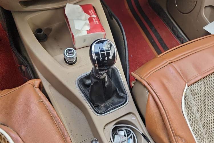 Used Wuling Hongguang 2013 1.2L S Comfort Model China IV Standard Gear Lever