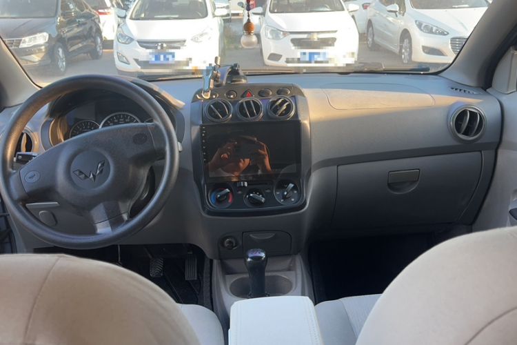 Used Wuling Hongguang 2013 1.5L Base Version Interior 2