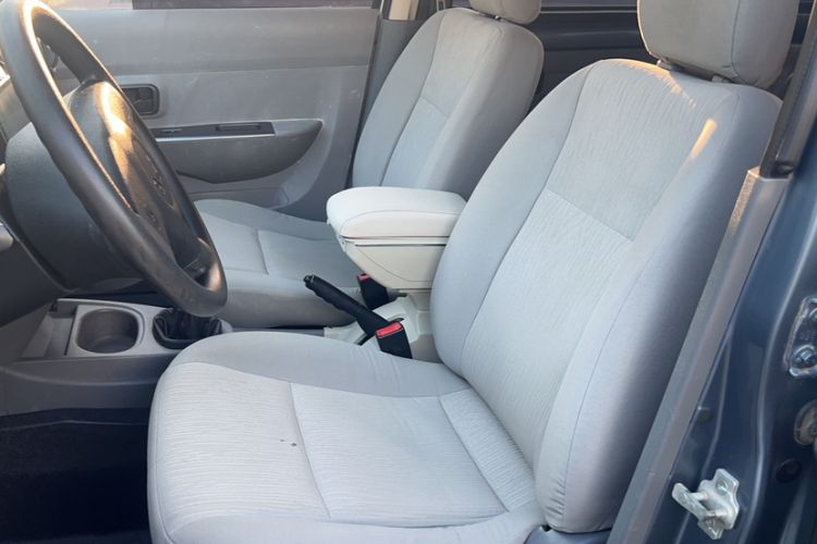 Used Wuling Hongguang 2013 1.5L Base Version Interior 3