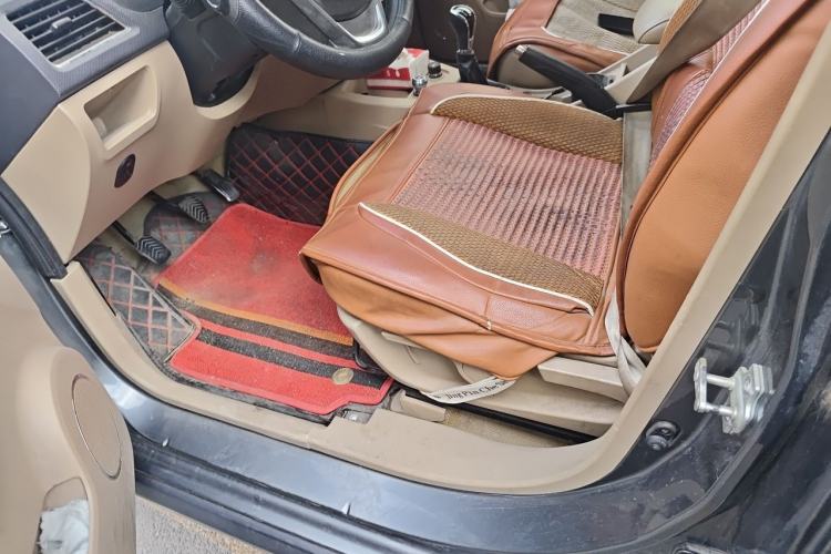 Used Wuling Hongguang 2013 1.2L S Comfort Model China IV Standard Left Front Seat