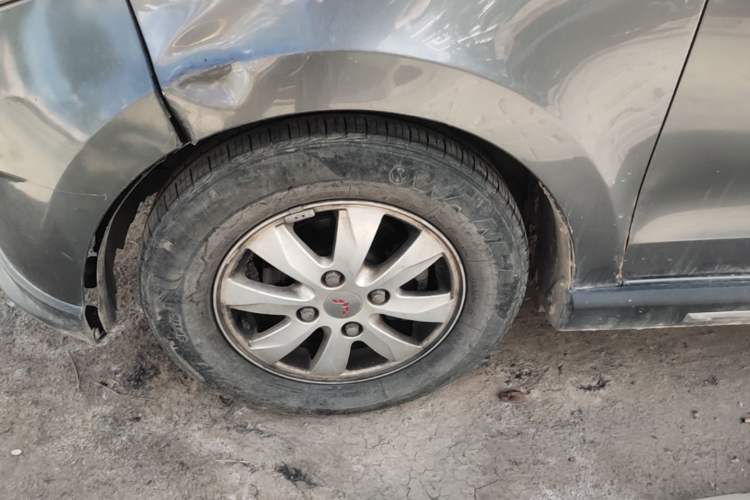 Used Wuling Hongguang 2013 1.5L S Comfort Model Left Front Wheel Hub