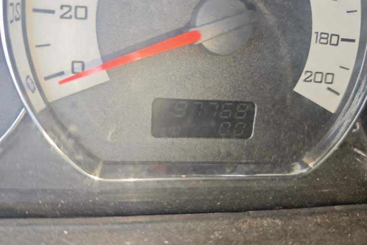 Used Wuling Hongguang 2013 1.5L S Comfort Model Odometer Close Up