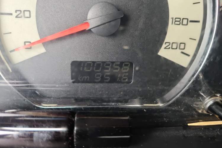 Used Wuling Hongguang 2013 1.5L S Comfort Model Odometer Close Up