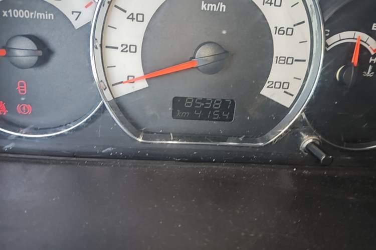 Used Wuling Hongguang 2013 1.5L S Luxury Model Odometer Close Up