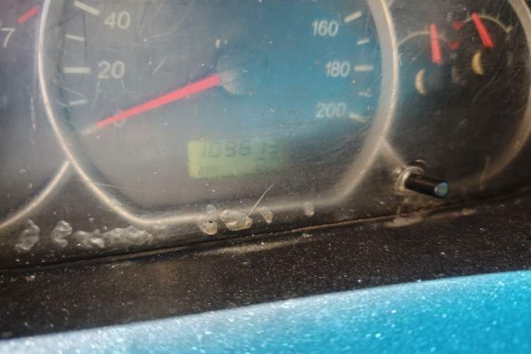 Used Wuling Hongguang 2013 1.5L Comfort Model Odometer Close Up