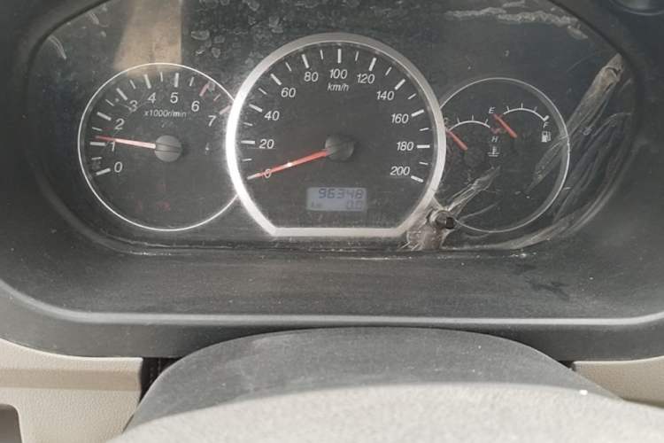 Used Wuling Hongguang 2013 1.5L Comfort Model Odometer Close Up