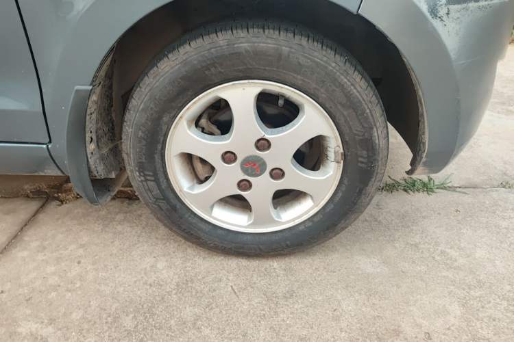 Used Wuling Hongguang 2013 1.5L Standard Version Right Front Wheel Hub