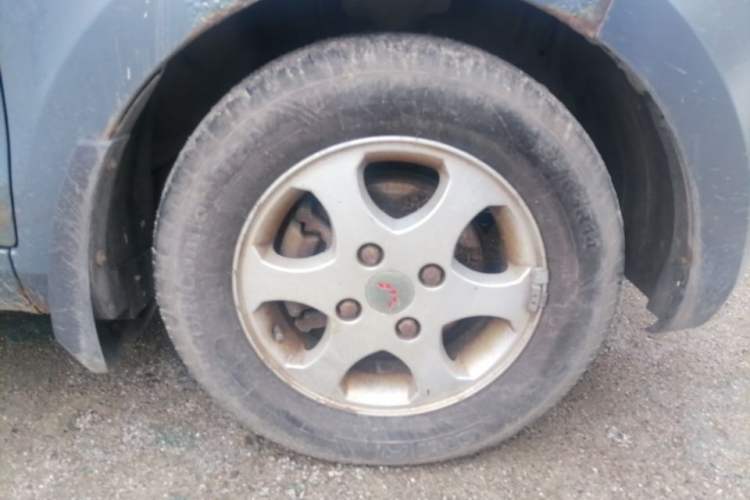 Used Wuling Hongguang 2013 1.5L Luxury Model Right Front Wheel Hub