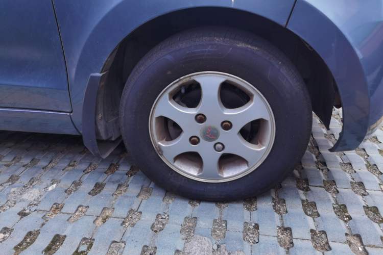 Used Wuling Hongguang 2013 1.5L Comfort Model Right Front Wheel Hub