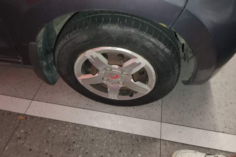 Used Wuling Hongguang 2013 1.5L Base Version Right Front Wheel Hub