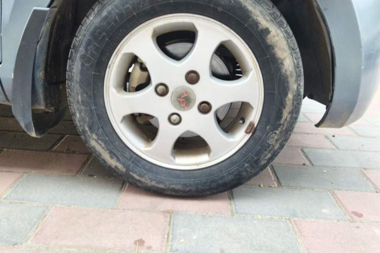 Used Wuling Hongguang 2013 1.5L Standard Version Right Front Wheel Hub