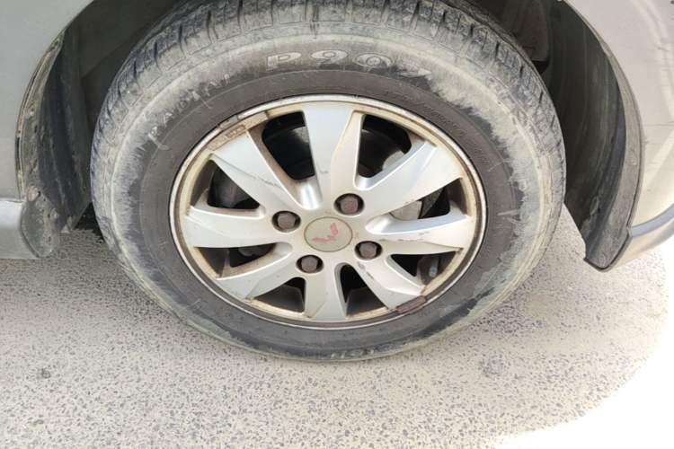 Used Wuling Hongguang 2013 1.2L S Comfort Model China IV Standard Right Front Wheel Hub