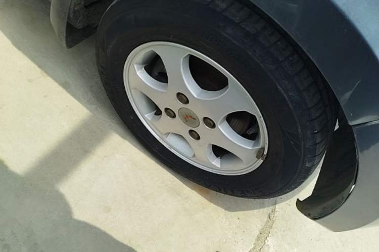 Used Wuling Hongguang 2013 1.5L Comfort Model Right Front Wheel Hub