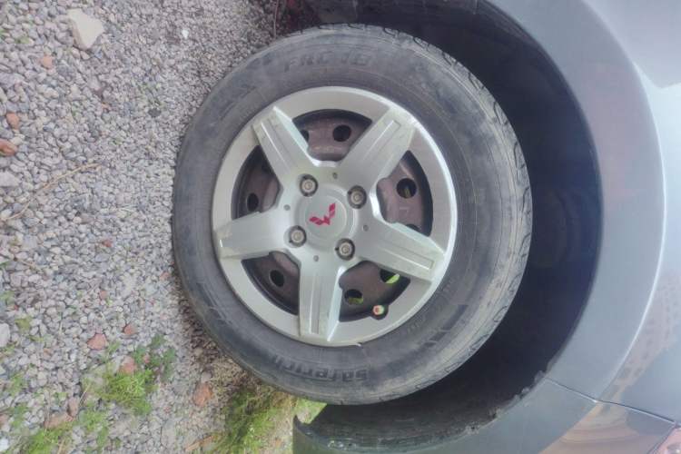 Used Wuling Hongguang 2013 1.5L Base Version Right Front Wheel Hub